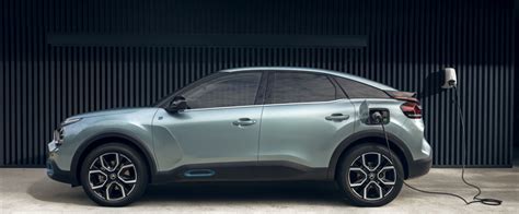 Citroën Ë-C4 elettrica in ricarica