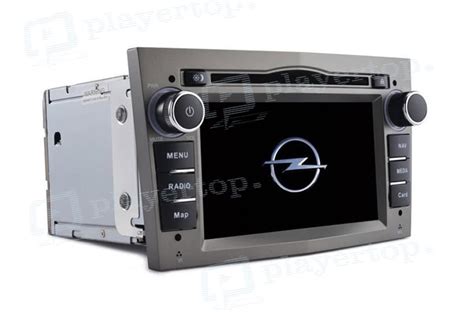 Autoradio GPS in un cruscotto Opel Zafira B