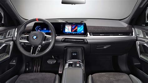 BMW X2 interni con curved display