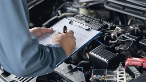 Diagramma che illustra i componenti principali controllati durante un tagliando auto.