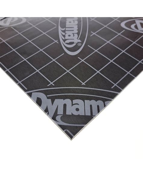Fogli di materiale smorzante Dynamat Xtreme applicati sulla lamiera di una portiera