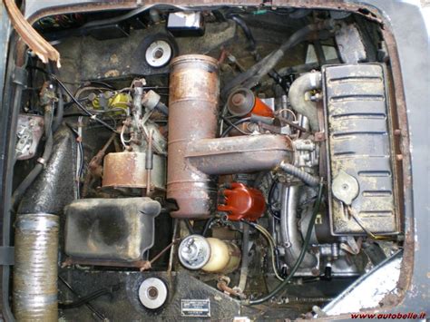 Motore Lancia Coupé con doppio carburatore