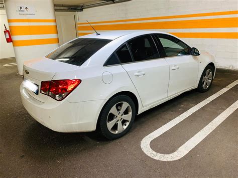 Chevrolet Cruze con cerchi in lega personalizzati
