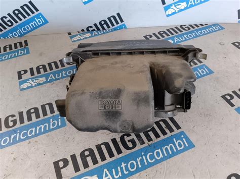 Dettaglio della scatola filtro aria di una Toyota Yaris
