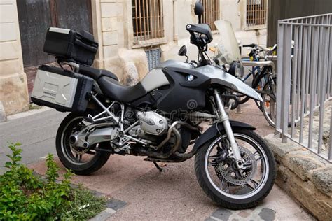 Motocicletta BMW su strada