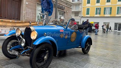 Auto storiche in parata durante la rievocazione della Coppa Milano-Sanremo
