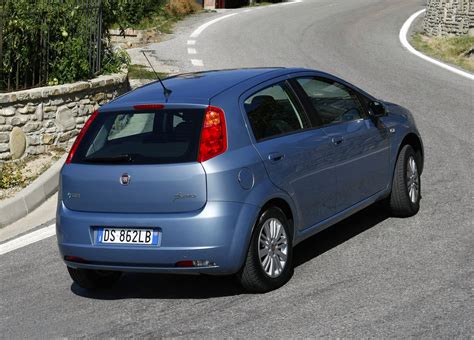 Fiat Grande Punto Natural Power in contesto urbano