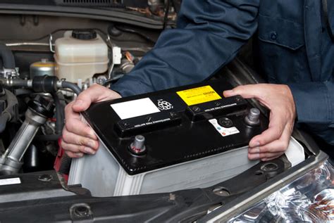 Infografica sulla durata media di una batteria auto e fattori che la influenzano
