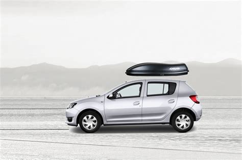 Dacia Sandero I con box da tetto montato
