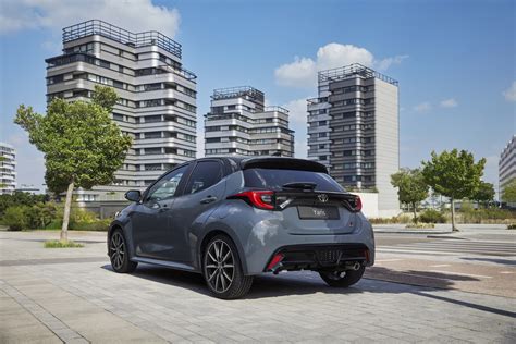 Confronto estetico tra Volkswagen Lupo GTI e Toyota Yaris T Sport