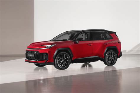 Toyota RAV4 GR SPORT in azione su strada