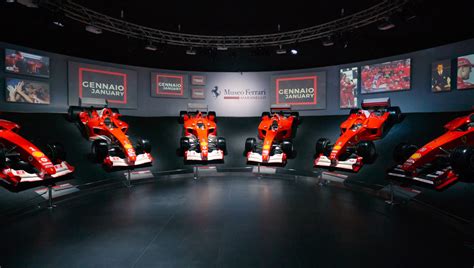 Interno del Museo Ferrari a Maranello con esposizione di monoposto