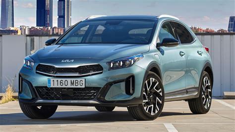 Kia XCeed frontale con gruppi ottici Full LED