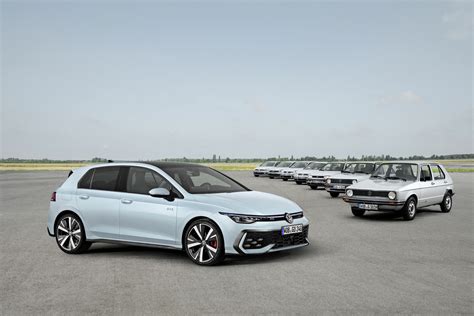 Volkswagen Golf GTI che mette in mostra i sensori frontali