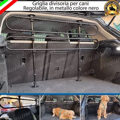 Interno di un bagagliaio Land Rover con griglia divisoria e mensola copri bagagliaio