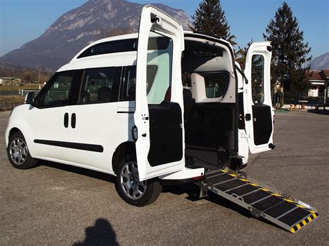Fiat Doblò attrezzato per il trasporto disabili
