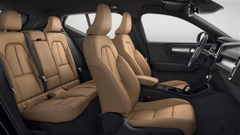 Volvo XC40 interni con sedili in pelle