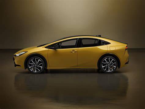 Nuova Toyota Prius profilo aerodinamico e linee esterne