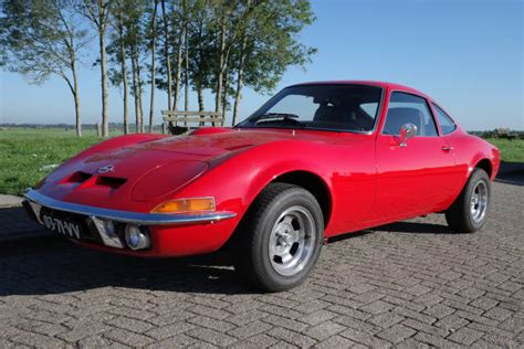 Opel GT vista laterale