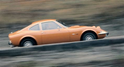 Opel GT su strada