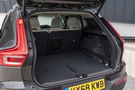 Volvo XC40 boot space illustration