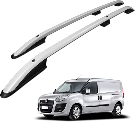 Vista laterale di una Fiat Doblo II con barre portatutto montate