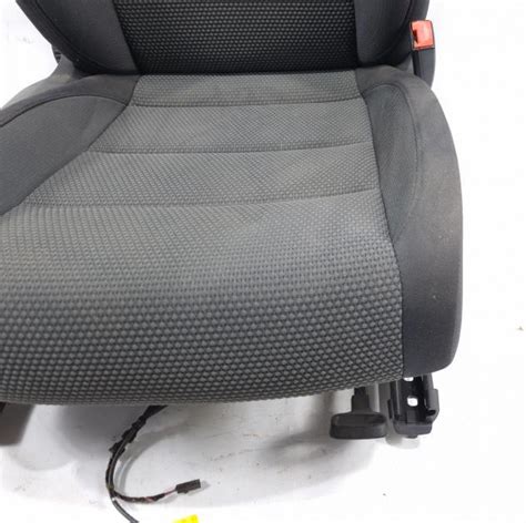 Dettaglio fissaggio sedile anteriore Volkswagen Multivan