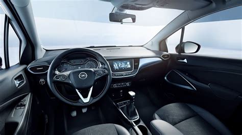 Interni Opel Crossland con focus sui sedili AGR