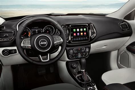 Interni Jeep Compass con display infotainment