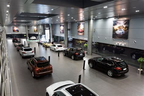Concessionaria auto, auto in esposizione