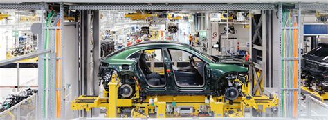 moderna linea di assemblaggio robotizzata per veicoli SUV