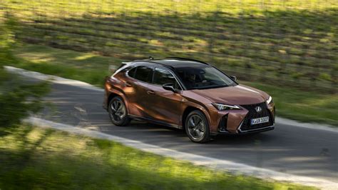 Dettaglio del prezzo della Lexus RC 300h su un sito di annunci