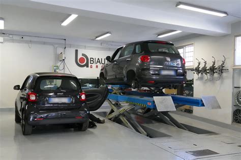 Operazione di manutenzione programmata in un centro assistenza autorizzato Fiat