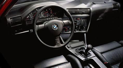 Interni di una BMW E30 restaurata