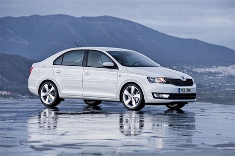 Skoda Rapid in curva