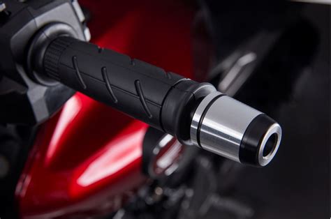 Pesi manubrio moto: differenze tra estetici e antivibrazione