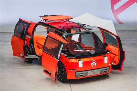 Interni del concept Citroën ELO con sedile centrale