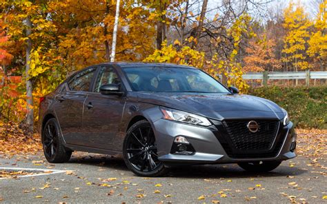 Confronto generazionale Nissan Altima