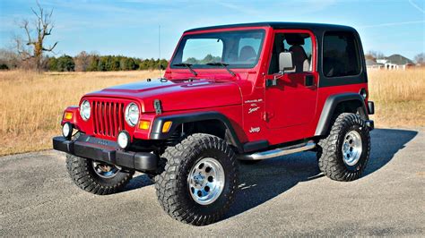 Jeep Wrangler TJ modificata con body lift e pneumatici maggiorati