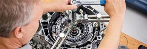 Attrezzi speciali per l'installazione di ricambi auto