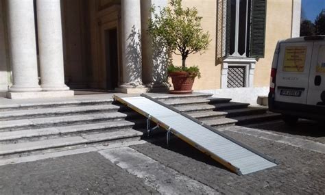 Gradini per veicoli con accesso facilitato