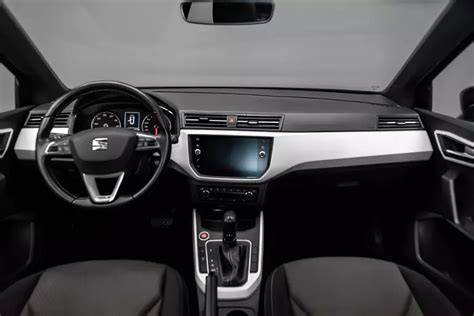 Interni Seat Arona plancia e infotainment