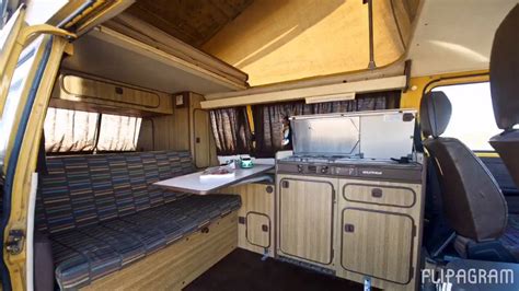 Interni di un Volkswagen T3 camper Westfalia