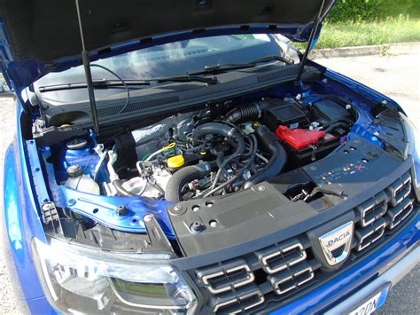 Dettaglio del motore ECO-G 100 del Dacia Duster