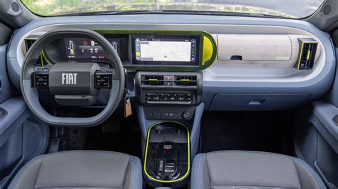 Interni della Fiat Ritmo con plancia funzionale