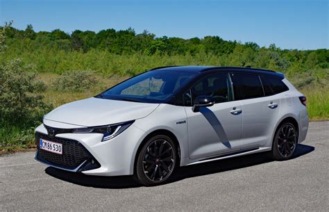 Toyota Corolla Touring Sports Hybrid su strada