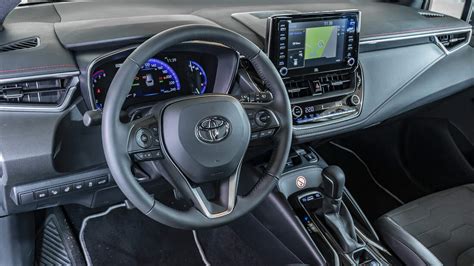 Interni Toyota Corolla Touring Sports con schermo infotainment