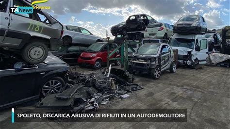 Foto di un autodemolitore moderno e organizzato