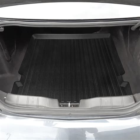 High-sided trunk liner close-up