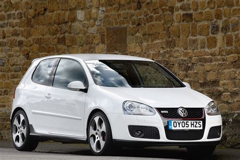 Volkswagen Golf GTI Mk5 front view